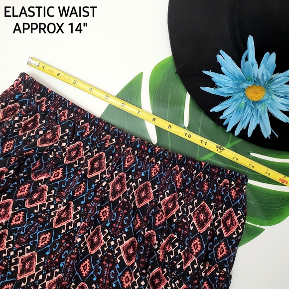 ‼️CLEARANCE‼️ 🍟 Super cute boho printed pants size large 🍟 - Picture 3 of 8